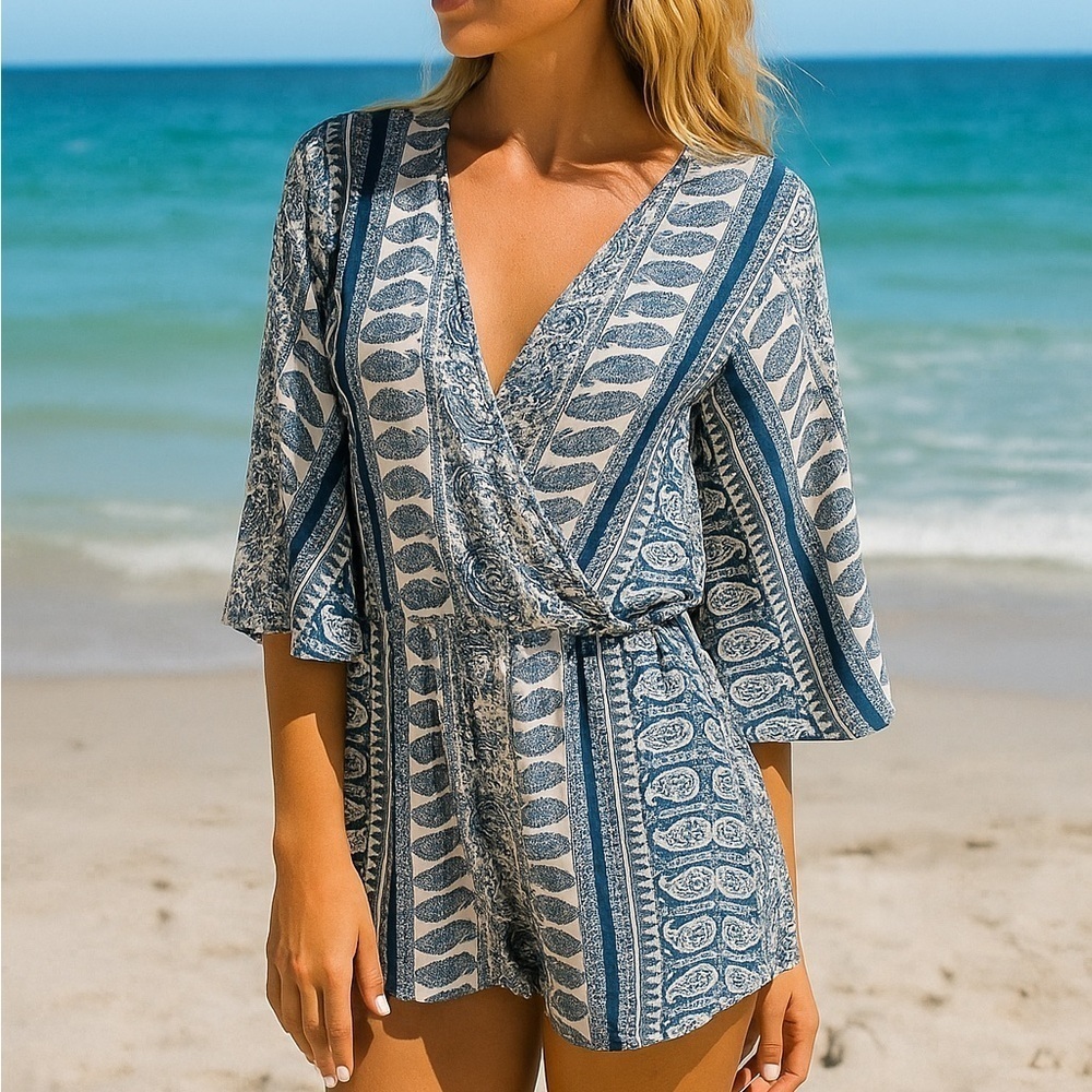 Elan Blue And White Paisley Print Romper Size Small